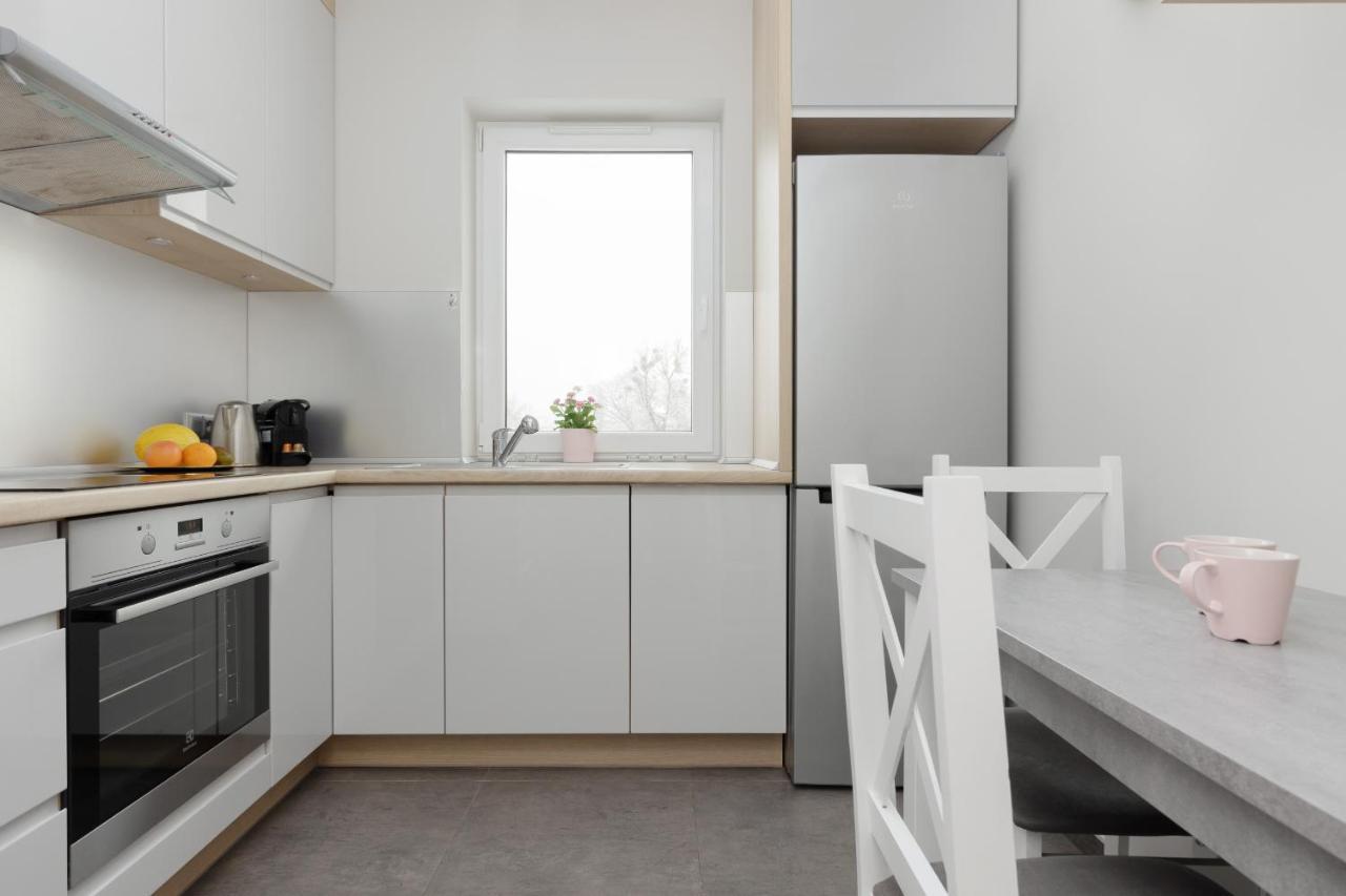 Modern One Bedroom With Parking In By Renters Prestige *