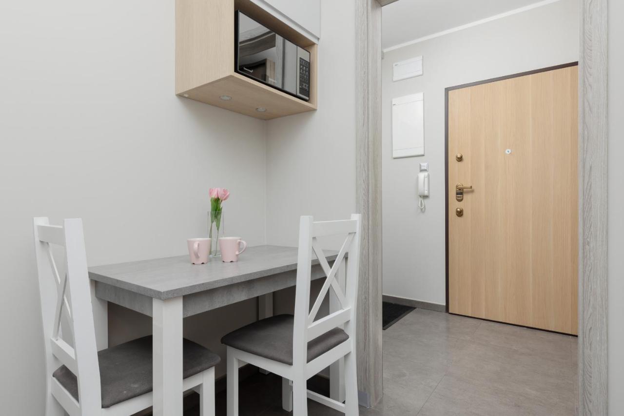 Modern One Bedroom With Parking In By Renters Prestige